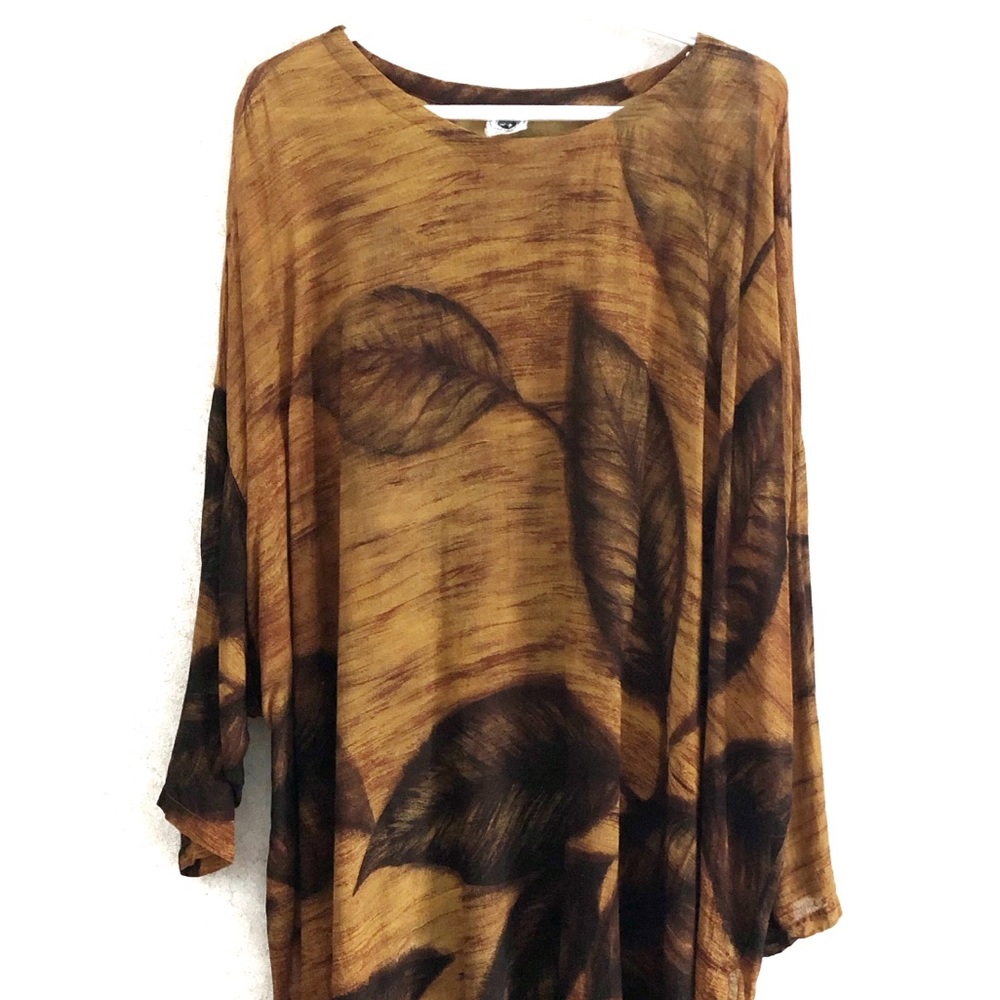Good Earth leaf print tunic. Size 3X.
